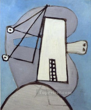 Pablo Picasso Painting - Cabeza sobre fondo azul Figura 1929 Pablo Picasso
